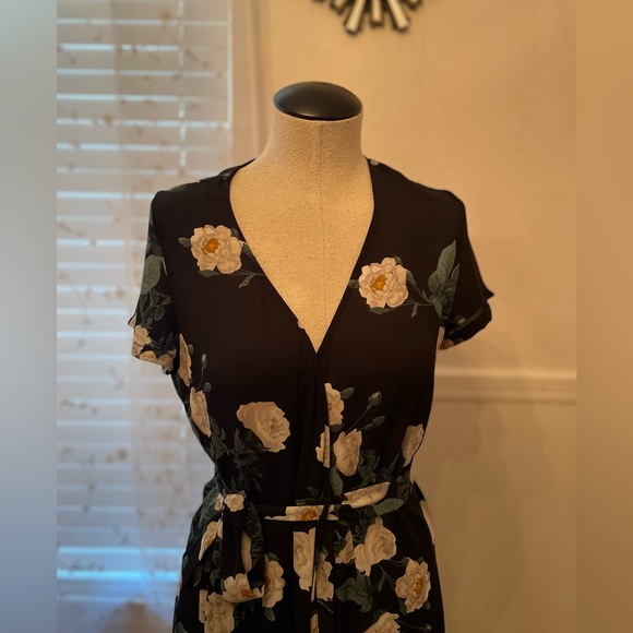 VICI Yasmin Floral V-Neck Maxi Dress - Picture 7 of 9